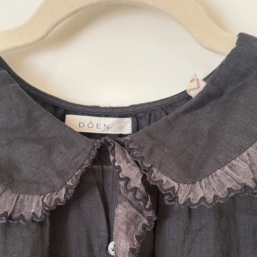 Doen Flute Top Black Ruffle-Trim